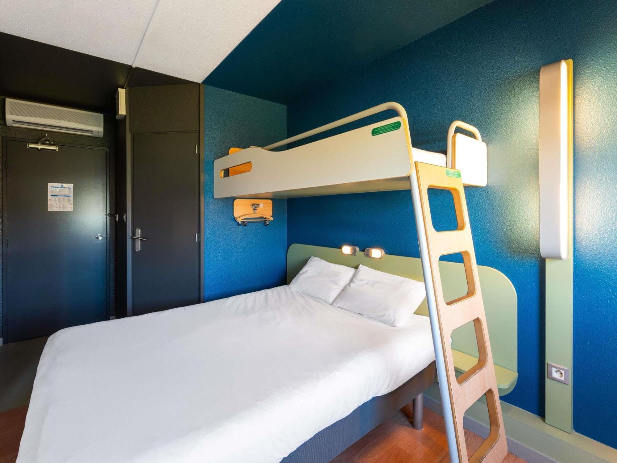 Twin Room,1704954167:JPEG